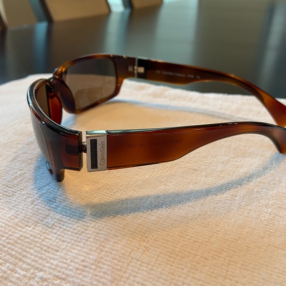 Brown Calvin Klein 842S sunglasses like new silver logo - Picture 3 of 6